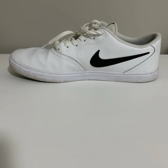 MEN'S NIKE SB CHARGE SNEAKERS - Picture 5 of 8